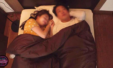 FJIN-021 壞女人美容師 我愛上了一個美麗的女人，她用 1 厘米的布摩擦她的豐滿屁股來誘惑和挑逗我......綾瀨真菜