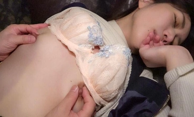 PKPD-302 请和我的女朋友睡觉，娜美，28 岁，户川娜美。