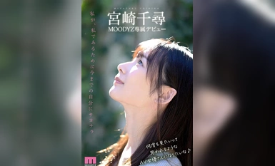 MIDV-749 新人，用一年时间决定出演色情片的奇迹瑰宝，21 岁的宫崎千寻，一个美丽、宽松的女孩。