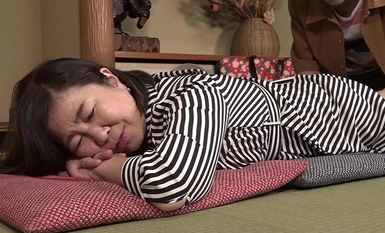 PARATHD-3951 与奶奶的乱伦温泉之旅--一直对性充满渴望的孙子插入了他绝对禁忌的鸡巴！