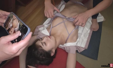 SDAM-116 I, a Part-Time Worker, Pretended to Take Care of a Beautiful Muddy Girl Who Fell Asleep in a Private Room at a Japanese Izakaya, and Sneakily Inserted Mammary Penetration All Over Her!