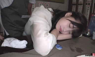 SDAM-116 I, a Part-Time Worker, Pretended to Take Care of a Beautiful Muddy Girl Who Fell Asleep in a Private Room at a Japanese Izakaya, and Sneakily Inserted Mammary Penetration All Over Her!