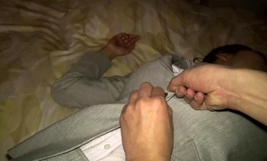 [모자이크 파괴] AOZ-144 진흙탕에 빠진 누나에게 성충동을 참지 못하고 질내사정을 한 남동생의 근친상간 영상