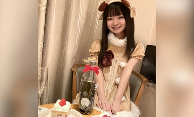 FC2-PPV-4291605 あゆちゃんクリスマススペシャル！天才的に可愛いトナカイさんと究極のエッチ！あゆちゃん未公開最新作！