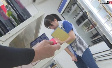 SDAM-112 接客態度の悪いコンビニバイト娘に無理矢理、媚●付きリモバイ仕込んで制裁失禁させたった！仕事中にも拘わらず店内のあらゆる場所でスイッチオン！媚●で屈●濡れしたオマ●コに挿入すると中出しSEXに溺れ狂う！！
