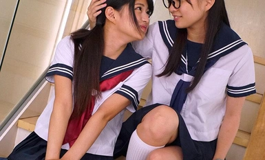 Dumating na ang LZBS-105 School entrance season! Lesbian Uniform Collection Spring/Summer 2024 ~ Ang mga lesbian na babae ay tumutulo ng love juice mula sa palda ng kanilang mga uniporme sa paaralan at pinagkikiskisan ang kanilang mga pawis na puki ~ Main