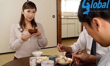 NEWM-080 Mông của mẹ được tiết lộ đầy đủ là vụ loạn luân Phần 16 Ryoko Iori