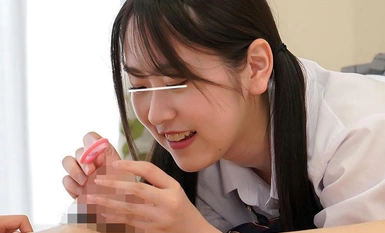 HUNTC-073 报告一起橡胶被撕裂的案件，我裸体与妹妹性交，并说'我戴上了合适的橡胶，与她发生性关系是安全的'！我妹妹是在健康和体育课上被我上的。