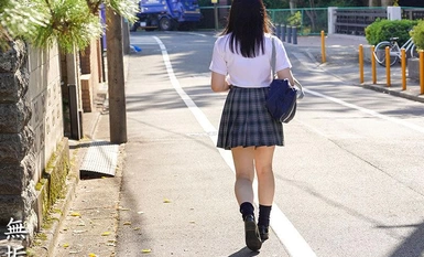 MUDR-267 住在父母公寓隔壁的老人和想成為成年人的女孩在他們的小叛逆期在沒有父母關注的情況下半住在一起