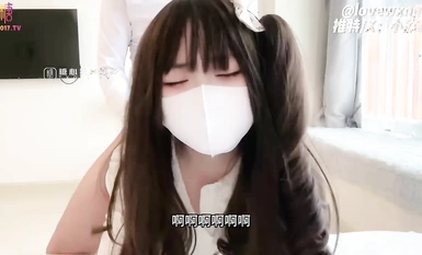 로리타의 일일 여자친구가 자위를 하고 기저귀를 구걸합니다!