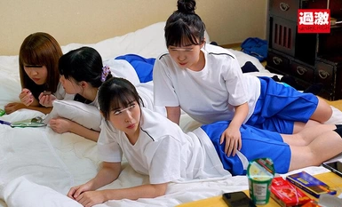NHDTB-903 在一次学校旅行的晚上，一个曾偷偷把我变成女同性恋的同学，让我在羽绒被下反复射精，几年后她回到了我身边......她的丈夫就在附近，一个亲密而缓慢地舔乳头的女同性恋。