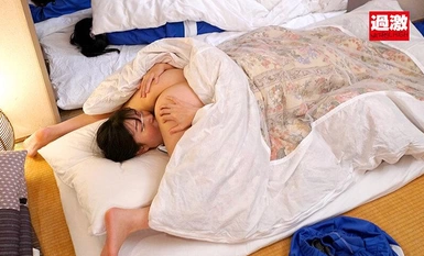 NHDTB-903 在一次学校旅行的晚上，一个曾偷偷把我变成女同性恋的同学，让我在羽绒被下反复射精，几年后她回到了我身边......她的丈夫就在附近，一个亲密而缓慢地舔乳头的女同性恋。