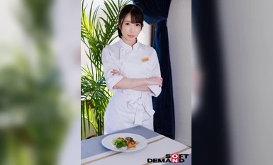SUWK-017 前偶像酒店主厨桐里枫被迫屈服于一位著名美食评论家，该评论家对她进行性骚扰，并闪烁其词地发表骚扰性低分评论和枕头大战。