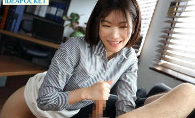 IPZZ-261 "Mas mahusay akong magbigay ng blowjobs kaysa sa aking asawa na si Karen Kaede, isang babaeng boss na mahilig sa blowjobs at cuckolds ng mga lalaking empleyado sa kumpanya