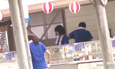 [モザイク破壊]AVOP-218 接客中に顔を紅潮させながら感じまくるバイト娘 夏バイト看板娘中出しSP ～海の家、サーフショップ、屋形船、ビアガーデン～