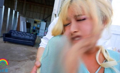SORA-521 ``Ngay cả một cô gái có vẻ ngoài táo bạo cũng rất ngầu lol'' Tôi nhìn thấy một cô gái ở khu vực trung tâm thành phố và bắt cóc cô ấy bằng thuốc ngủ, và khi cô ấy chống cự, tôi đã khiến cô ấy nhận ra bằng cách tát cô ấy liên tục cho đến khi cô ấy bắt đầu khóc! Vòng tròn nhóm nửa xám● Ranka