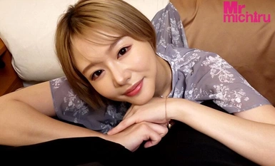 MIHA-081 串流媒體有限私人酒吧商店突然關門了，一個陷入金錢困境的女孩聯繫我，說她想和我見面……我在沒有告訴商店的情況下揉了揉她的胸部，並進行了中出性愛。