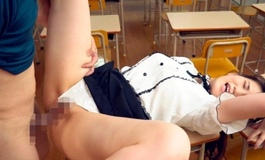 [モザイク破壊]AARM-172 可愛い服でパンチラ見せつけながら足こきご奉仕する女の子に辛抱できなくなり着衣SEX