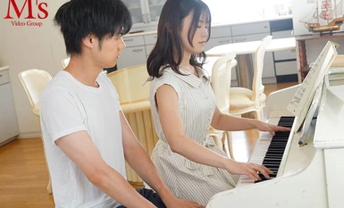 MVSD-594 Được bao bọc trong nụ cười dịu dàng và những ngón tay dẻo dai của cô gái piano... Bài giảng SEX sẽ xoa dịu con cặc của bạn khi cô ấy hướng dẫn bạn xuất tinh bằng những động tác tay chậm rãi và chậm rãi cũng như những động tác hông nghịch ngợm Shiki Hakuto