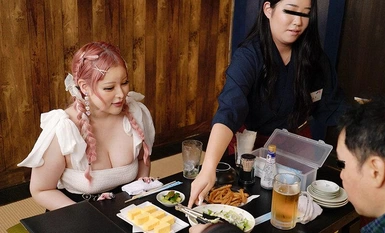 DANDAN-026 Saya fikir gadis yang saya temui dalam permainan dalam talian adalah seorang gadis biasa, tetapi apabila saya bertemu dengannya, dia ternyata perempuan jalang! ! Saya telah dijemput ke pub peribadi di dalam bilik peribadi dan diusik semasa mela