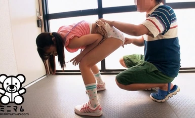 [モザイク破壊]MUM-178 生まれて初めてのおしり。アナルはもう一つのマ○コだと教えられる。みづき147cm（つるつる）