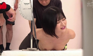 ZOZO-204 刚毕业的漂亮女孩被剥光衣服，在屁眼和阴道深处被强奸 "性骚扰压力面试"，她哭了，因为她被拒绝了，即使她在危险的日子里被弄到里面射精！2024 春日比企野宇太