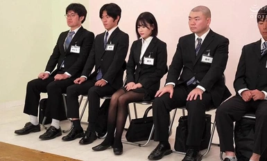 ZOZO-204 刚毕业的漂亮女孩被剥光衣服，在屁眼和阴道深处被强奸 "性骚扰压力面试"，她哭了，因为她被拒绝了，即使她在危险的日子里被弄到里面射精！2024 春日比企野宇太