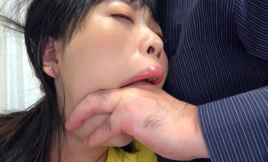 JRBA-020 当她偷偷给叛逆的外甥女下利尿药并带她去强奸时，她失去了耐心，大小便失禁，出现了尿慌。