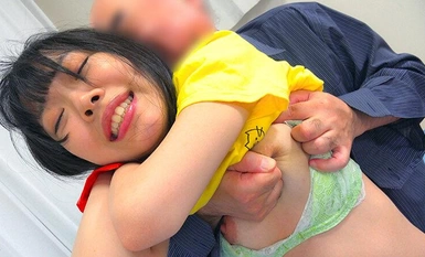 JRBA-020 当她偷偷给叛逆的外甥女下利尿药并带她去强奸时，她失去了耐心，大小便失禁，出现了尿慌。