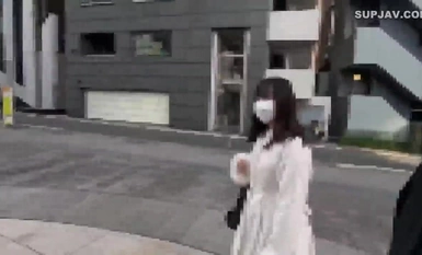 FC2-PPV-4328059 Ganap na nakalantad! Isang 18-year-old na babaeng college student na kasalukuyang nagtatrabaho sa isang super sikat na maid cafe! ! Unang pakikipagtalik sa labas, sa isang gilid ng kalye kung saan ang mga pedestrian ay dumarating at umaali