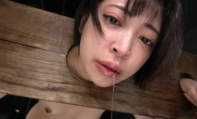 NEOB-032 Cô gái xinh đẹp bị giam giữ Con quỷ Irama & Piss Uống rượu Sex Sara Kagami