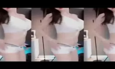 斗鱼超人气女神【张琪格】8月最新露点揉奶合集 10