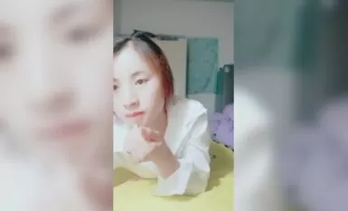 슈퍼 백인 젊은 며느리와 그녀의 남자 친구가 카메라를 향해 그녀의 크고 통통한 가슴을 더듬고 문지르며 신나게 그녀의 음란 한 보지를 구강으로 삽입하고 선물을 받고 섹스를 즐기고 있습니다.