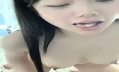 Sweet kawaii moe girl masturbates on a large scale, JK costume slowly stripped, kneaded tits fake cock thrusting, cocked ass finger gouging, backward thrusting moaned and moaned.