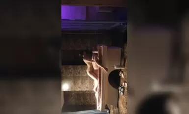 水疗馆深夜第三场，风骚技师的水床服务，莞式全套伺候大哥从浴室到床上，给大哥整的舒爽无比