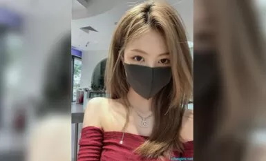 Dewi langsing berkaki panjang dan berpinggang A4 - "Hotwife Little Wildcat" generasi Jinan selepas 95 tahun telah diperkotak-katikkan dalam aksi bertiga gila oleh dua orang lelaki bersama dalam penggambaran peribadi definisi tinggi 91P versi def