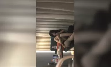 绿帽白嫖良家豹纹小姐姐，短裙黑色网袜，喝喝酒玩玩游戏，舔屌口交活很不错，撕裆猛操叫的好骚