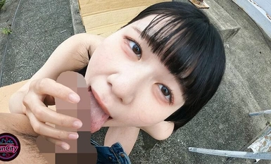 FJIN-011 敏感的萝莉塔女孩，19 岁，在一次尴尬的暴露约会中泄漏了大量的爱液