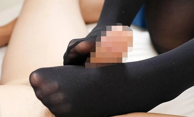 DVMM-075 여고생 여동생에게 검은 스타킹을 신겨 맨몸으로 남동생 자지를 문지르면 참지 못하고 절정 오줌 누기! 비초비초 보지에 쓱쓱 생 삽입! 금단의 근친상간 질내 사정! 千石もなか