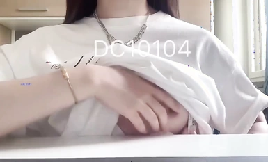 Mag-subscribe sa sobrang slutty hotwife [DC10102] sa Twitter, ang kanyang puki ay pink at malambot sa 3P na may props na nakalabas, at Ziwei climaxes at squirts (2)