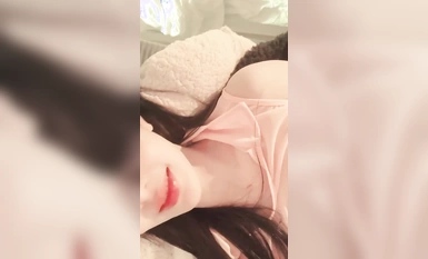 重磅，頂級綠播女神下海【大白兔】，首次漏B！卧槽！好激動，欲遮還休這騷貨挺會拿捏男人的，騷！ (1)
