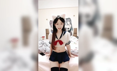 極品尤物美少女【04學姐】超甜嫩妹妹！情趣裝貓耳朵，無毛肥穴特寫，粗大假吊抽插，地上騎乘位，干凈肥穴好想被操