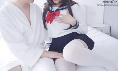 白いシルクのJKセーラー服を着たミーフタオ。