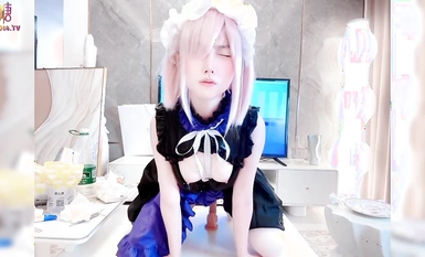Pahalagahan ang mga mapagkukunan ng vanilla cat girl na nagko-cosplay gamit ang kanyang puki, nakasakay sa laruan at gumagalaw hanggang sa kanyang climax