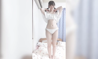 【无码直播】堪比S级偶像的黑色双马尾可爱内衣妹，立马脱衣服！第一部分！小乳房和剃光阴部和假阳具！风格优秀◎皮肤白◎