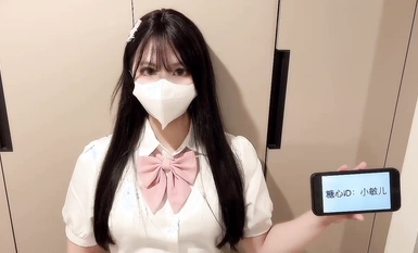 シャオ・ミンアーは膣から精液を絞り出し、雨の夜にJK女子校生の純粋で魂を奪うような目を届けます。彼女は彼女のきついホワイトタイガーの恥部を犯し、貪欲な白いジュースで絶頂します。