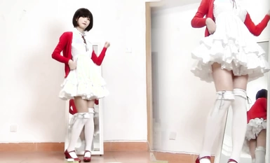 Twitter ฝังผู้กำกับ Bai Silu และ Lolita เต้นและช่วยตัวเองจากสองมุมมอง