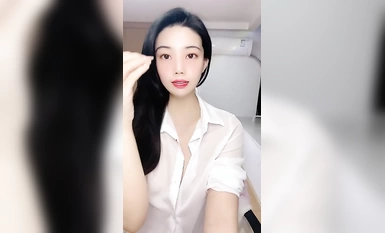 半糖【小兰心】满脸潮红，性感内衣挂肚兜露奶头，裸舞大跳(2)