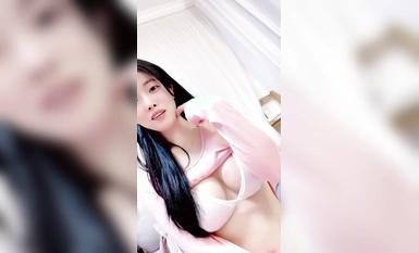 小乖想睡觉高颜值巨乳御姐，完美娇嫩身材极品美乳一线天，发骚诱惑