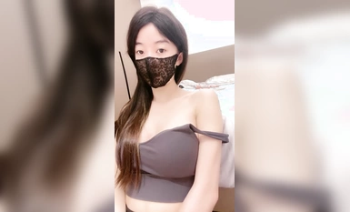[Model Fei Shi lahir selepas 2000] Model kereta awek~Melancap dengan alat peraga adalah sangat seksi dan meninggalkan jus putih di badannya Dia klimaks dan dildo ditutup dengan jus putih (2)